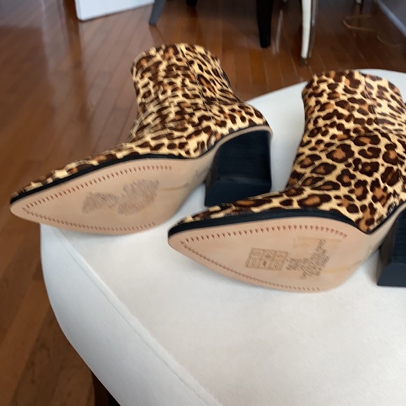 NWOT leopard ankle boots - Picture 3 of 6